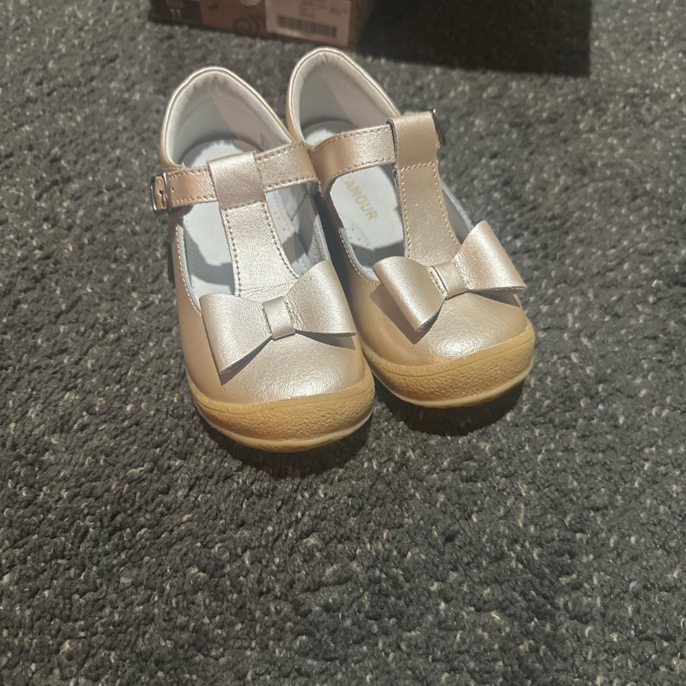 EMMA T-STRAP MARY JANE WITH BOW IN CHAMPAGNE